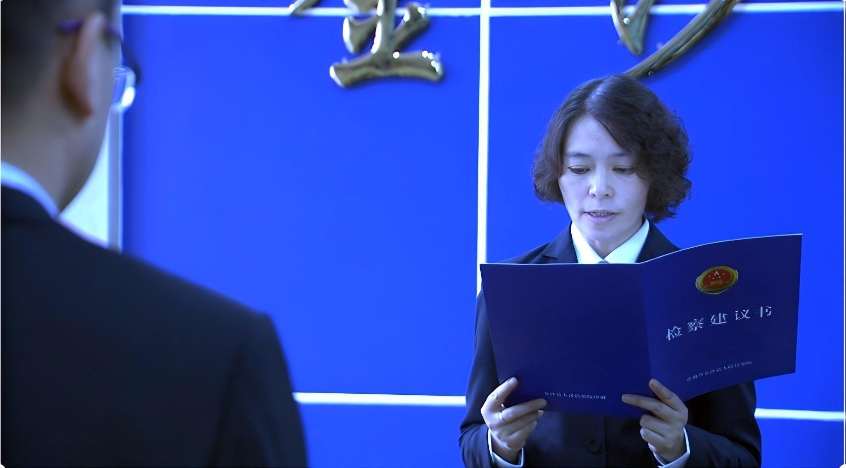 肖莉紅個(gè)人照片.jpg 肖莉紅個(gè)人照片.jpg